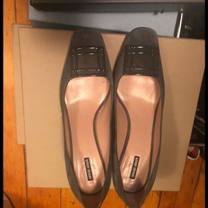 Giorgio Armani gray low pump heel
